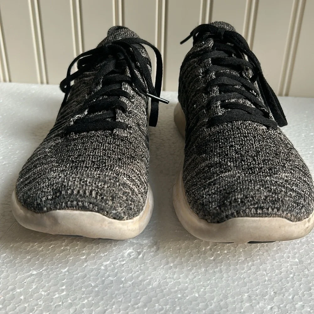 Nike Free kids youth run flyknit natural lace up sneakers size 6.5Y black grey